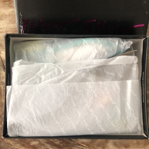 Betsey Johnson Alanni Flower Embellished Flat Sandals NIB 6.5 - Picture 8 of 11